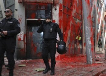 1,000 Bulgarian nationalists protest against government plans to adopt euro currency