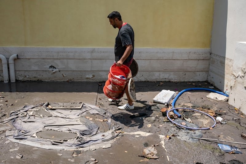 District 5 residents deal with the aftermath of the flooding one week on. Antonie Robertson / media