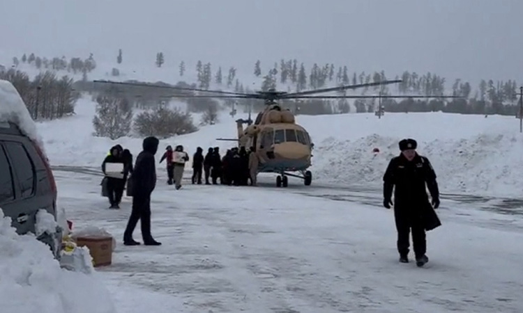 1,000 tourists trapped in China's Xinjiang after avalanches airlifted to safety