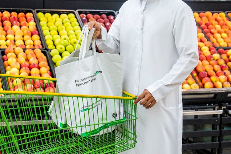 Ajman prohibits the use of plastic bags with immediate effect