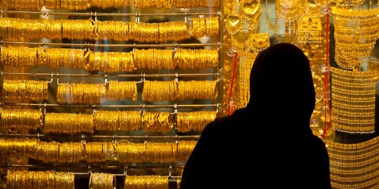 Dubai gold prices fall below Dh500 as dollar strengthens