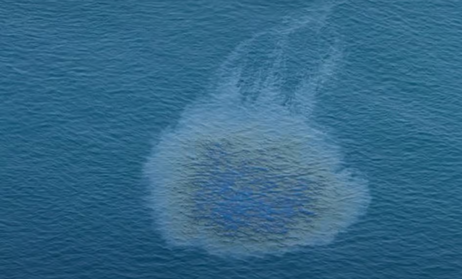 UAE confirms oil spill off UAQ beaches as cause for smell reported in several emirates