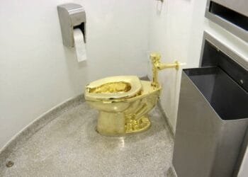 £2.8m gold toilet 'America' stolen from UK show at Churchill's birthplace never found