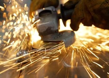 Saudi Industrial Output Surges 8.9% in October Fueled by Oil and Manufacturing Expansion