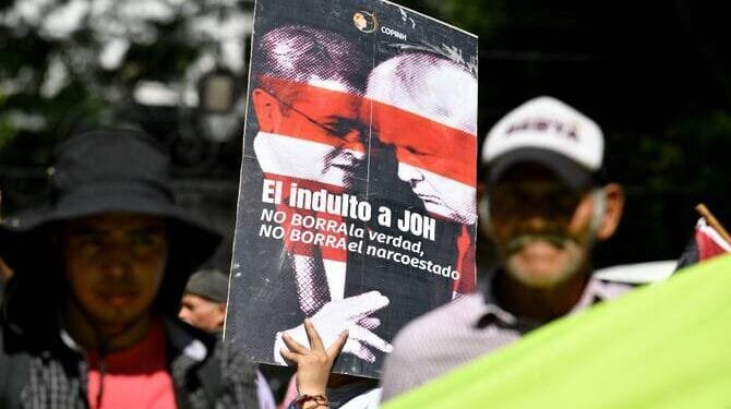 Freed Honduran Ex-President Hernández Praises Trump, Faces Legal Limbo and Fresh Warrant