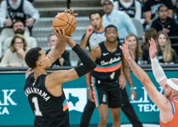 Spurs Extend Mastery Over NBA-Leading Thunder in Key Christmas Showdown