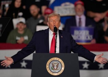 Trump Announces U.S. Naval Movement Toward Iran, Urges Deal