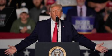 Trump Announces U.S. Naval Movement Toward Iran, Urges Deal 8 4679651 802277654