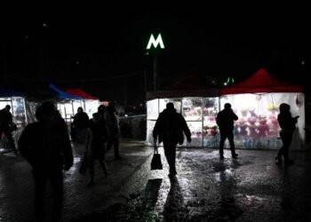 Kyiv Metro Shut Down by Power Outage as Energy Grid Buckles Under Russian Strikes 5 Kyiv Metro Shut Down by Power Outage as Energy Grid Buckles Under Russian Strikes