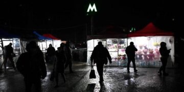 Kyiv Metro Shut Down by Power Outage as Energy Grid Buckles Under Russian Strikes 12 Kyiv Metro Shut Down by Power Outage as Energy Grid Buckles Under Russian Strikes