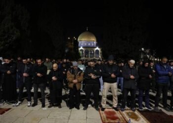 50,000 Palestinians Defy Restrictions to Pray at Al-Aqsa Mosque on First Ramadan Night