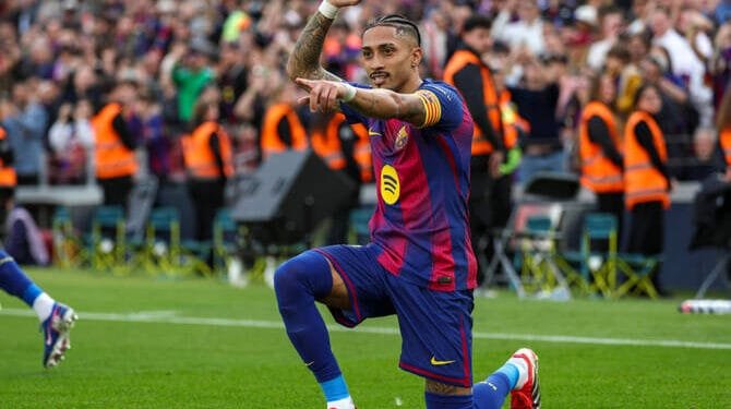 Raphinha Hat-Trick Powers Barcelona to 5-2 Victory Over Sevilla, Extending La Liga Lead