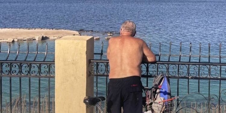 6 dead, 38 rescued as tourist submarine sinks off Egypt's coast 1 6 dead, 38 rescued as tourist submarine sinks off Egypt's coast