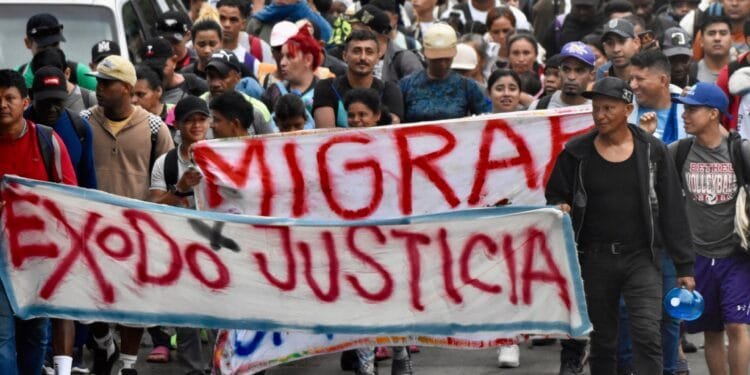 A migrant march in Mexico continues despite scrutiny of organiser’s arrest