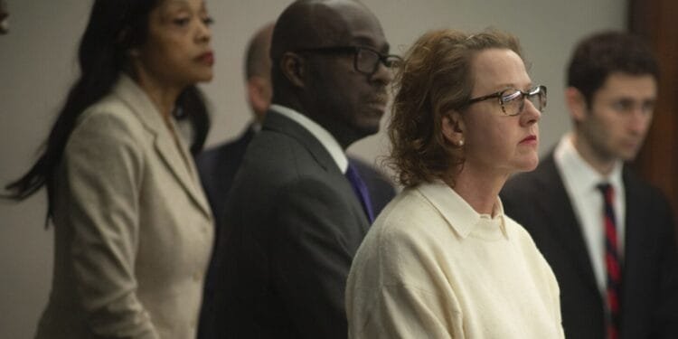 A police officer testifies that an ex-prosecutor never obstructed her in the Ahmaud Arbery case 1 A police officer testifies that an ex-prosecutor never obstructed her in the Ahmaud Arbery case