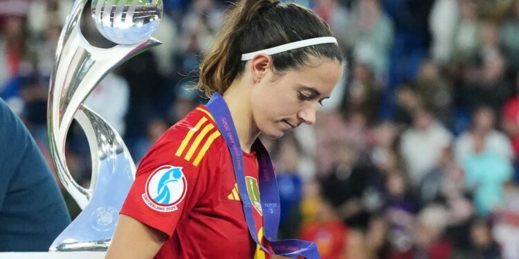 Aitana Bonmati suffers broken leg in Spain training