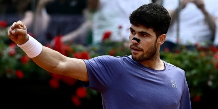 Alcaraz sweeps past Draper, Gauff and Stearns enter semis