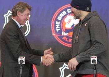 Alex Ovechkin and Wayne Gretzky are tied at 894 goals. Ovechkin can break the record Sunday