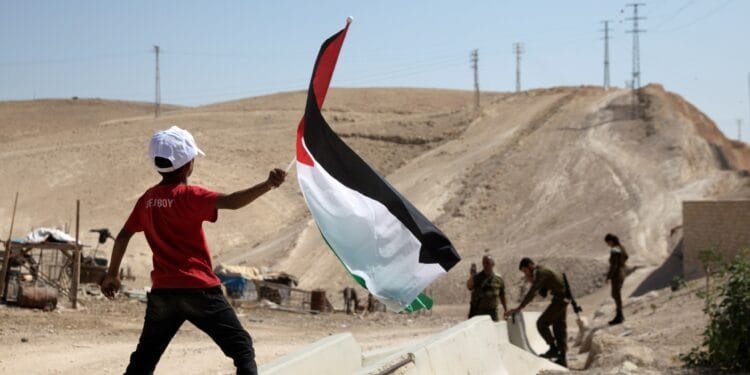 Analysis: Israel E1 settlement plan makes Palestinian state further away