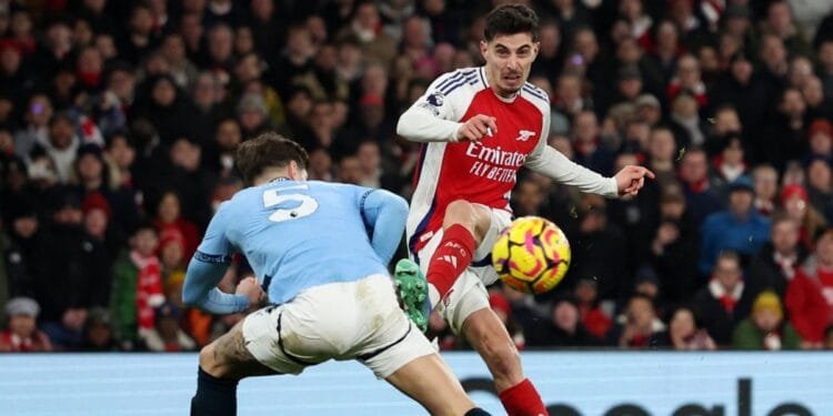 Arsenal keep title hunt alive with 5-1 hammering of Manchester City