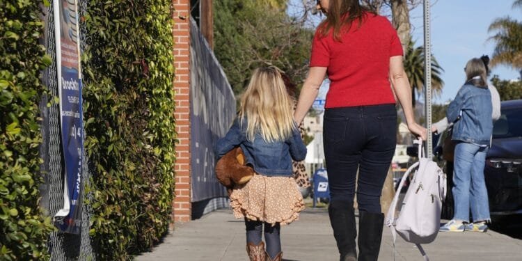 As schools in LA reopen, parents worry about harmful ash from wildfires 1 As schools in LA reopen, parents worry about harmful ash from wildfires