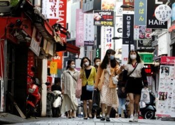 Asia stocks sink, gold at record high as tariffs unnerve markets