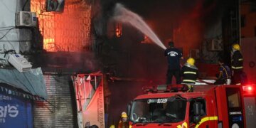 At least six killed in Pakistan as fire rips through Karachi shopping mall