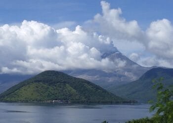 Bali flights cancelled after volcano eruption