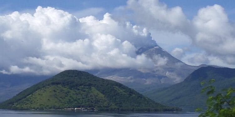 Bali flights cancelled after volcano eruption
