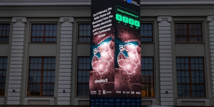 Baltic states cut last Russian energy link