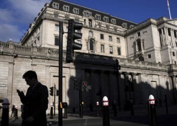 Bank of England halves UK growth projection and cuts main interest rate to 4.50%