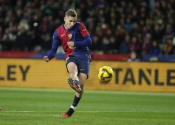 Barca hit seven past Valencia to restore Spanish League push