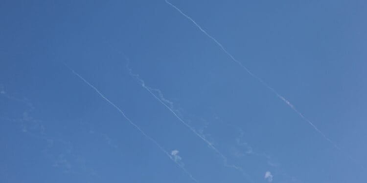 Blasts heard as Iranian missiles struck occupied Jerusalem 1 Blasts heard as Iranian missiles struck occupied Jerusalem