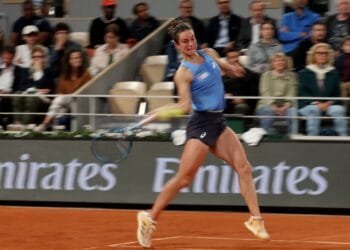 Boisson stuns Andreeva to continue dream French Open run, Sinner breezes past Bublik