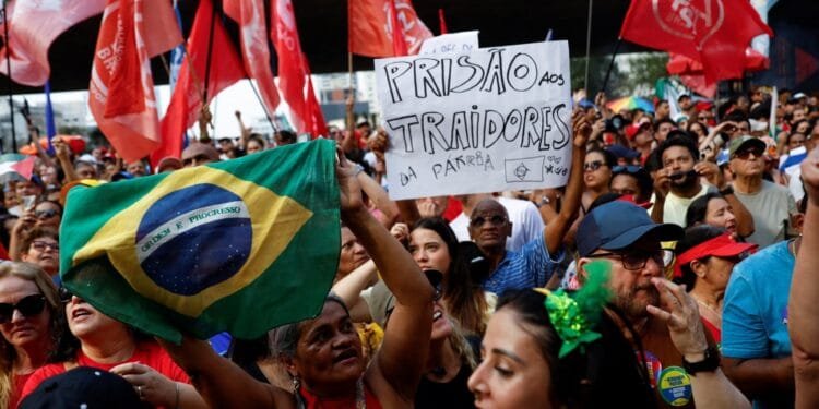 Brazilians protest bill that could grant ex-President Bolsonaro amnesty 1 Brazilians protest bill that could grant ex-President Bolsonaro amnesty