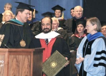 Centre revisits Sultan being honoured by American University in Cairo