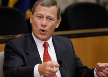 Chief Justice Roberts pauses deadline for return of Maryland man mistakenly deported to El Salvador