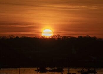 Crews return to the Potomac River to recover wreckage from DC midair collision