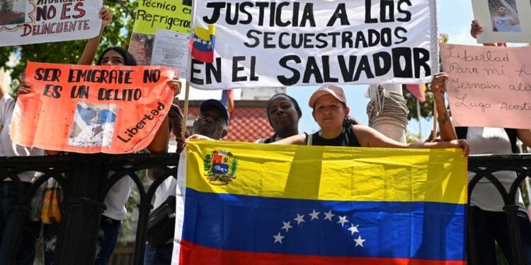 Deported Venezuelan man files abuse complaint against the US government