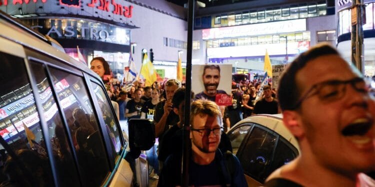 Does anyone in Israel support the plan to escalate its offensive in Gaza?