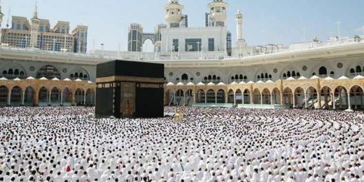 Dubai Police arrest gang for defrauding people with fake offers of Umrah and Hajj visas