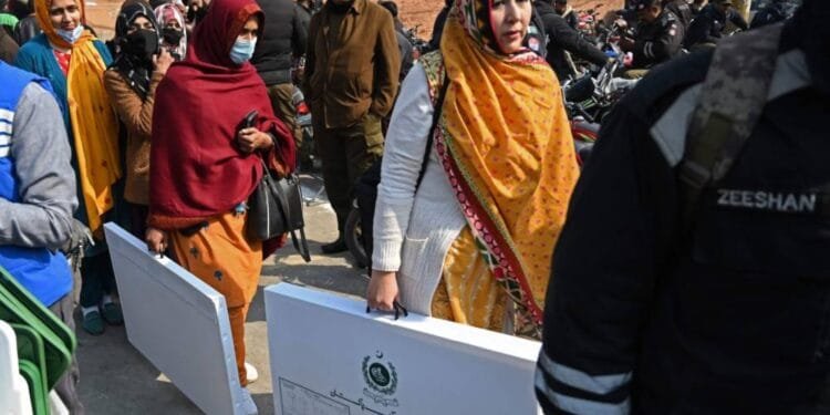 E-voting for overseas Pakistanis unsafe, poll body tells top court