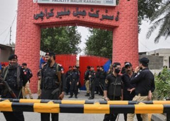 Earthquake sparks mass escape from Pakistan prison