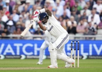 England bowl in fourth Test as India pick Bumrah