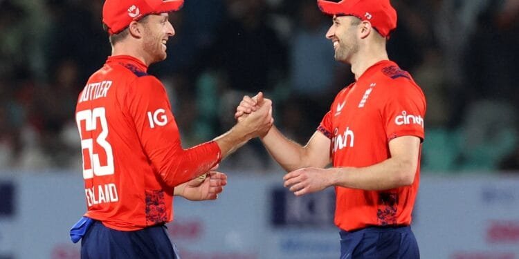 England down India to keep T20 series alive