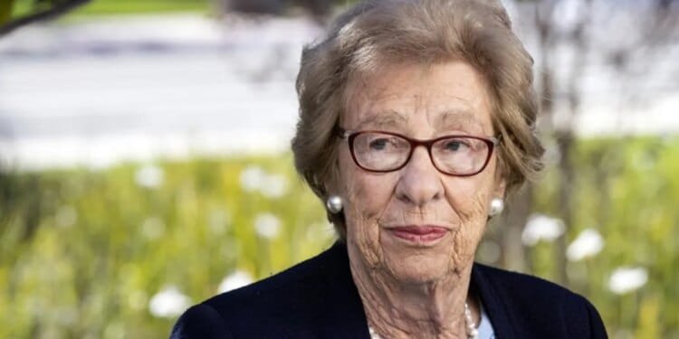 Eva Schloss, Holocaust survivor and stepsister of Anne Frank, dies at 96 1 Eva Schloss, Holocaust survivor and stepsister of Anne Frank, dies at 96