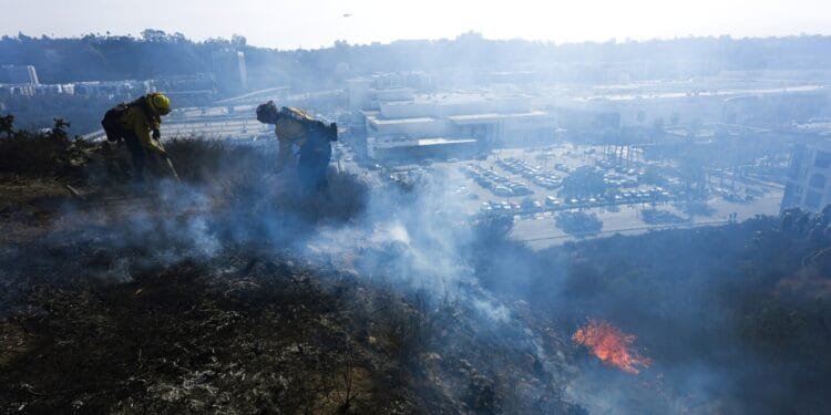Fire risk and strong winds continue in Southern California with potential rain on the horizon 1 Fire risk and strong winds continue in Southern California with potential rain on the horizon