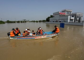 Floods destroy 3,000 provincial schools in Pakistan