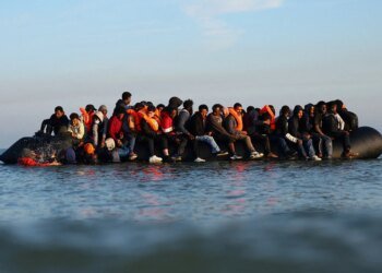 France bans 10 far-right UK activists for targeting migrant boats