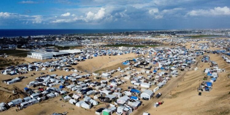 Gazans ready tent camps for families returning after ceasefire